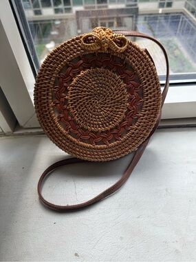 Round Woven Crossbody Bag in Brown